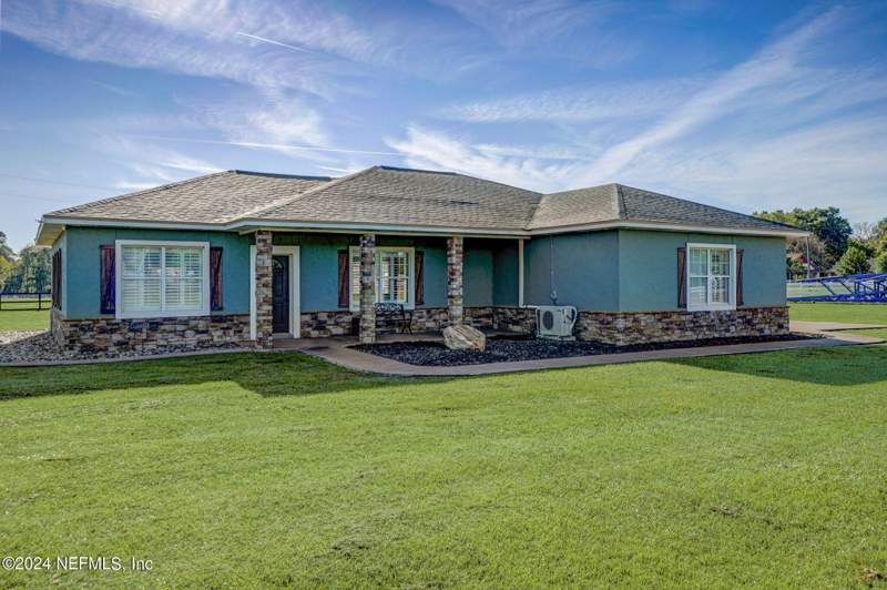 4 bedroom Single Family Residence at 5719 US Highway 17, Green Cove Springs, Green Cove Springs — photo 2