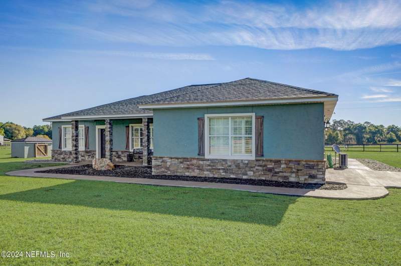 4 bedroom Single Family Residence at 5719 US Highway 17, Green Cove Springs, Green Cove Springs — photo 3