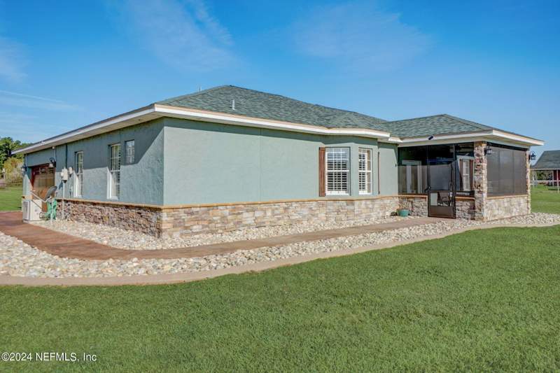 4 bedroom Single Family Residence at 5719 US Highway 17, Green Cove Springs, Green Cove Springs — photo 4