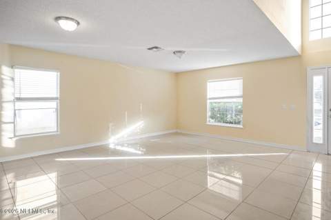 8190 Foxdale Drive, Jacksonville FL - photo 13 of 40
