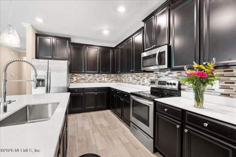 7611 Rock Brook Drive, Jacksonville FL - photo 23 of 48