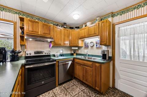 110 Shaffer Avenue, Crescent City FL - photo 10 of 45
