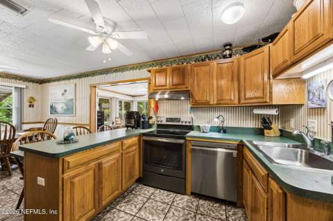 110 Shaffer Avenue, Crescent City FL - photo 9 of 45
