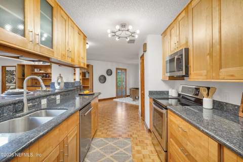 3140 Forest Circle, Jacksonville FL - photo 13 of 68