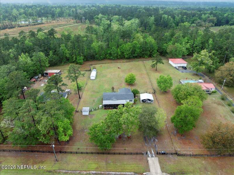 3 bedroom Manufactured Home at 30590 County Road 121, Metes & Bounds, Hilliard — photo 4