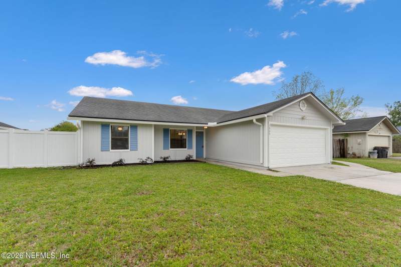 3 bedroom Single Family Residence at 7809 Allspice Circle, Cinnamon Lakes, Jacksonville — photo 2