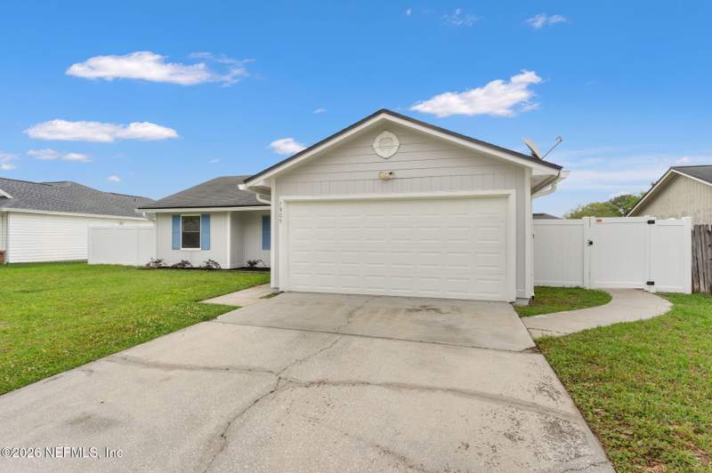 3 bedroom Single Family Residence at 7809 Allspice Circle, Cinnamon Lakes, Jacksonville — photo 4
