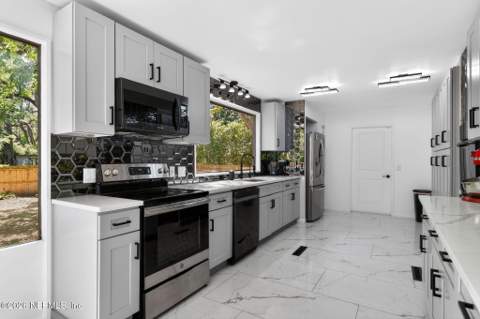2970 Shady Drive, Jacksonville FL - photo 7 of 25