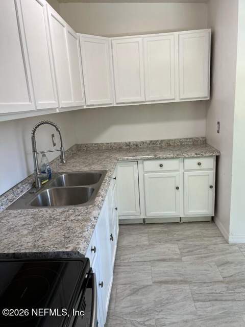 6831 Rhone Drive, Jacksonville FL - photo 13 of 37