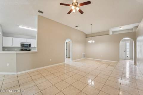 9135 Shindler Crossing Drive, Jacksonville FL - photo 6 of 33