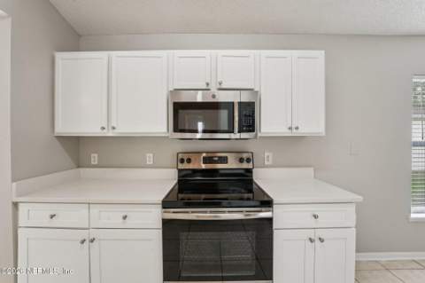 9135 Shindler Crossing Drive, Jacksonville FL - photo 15 of 33