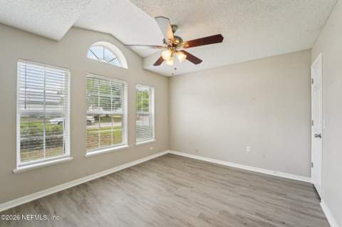 9135 Shindler Crossing Drive, Jacksonville FL - photo 18 of 33
