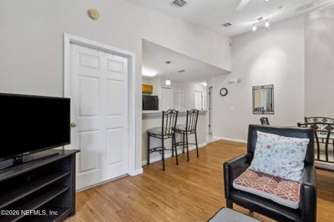 6075 Maggies Circle #113, Jacksonville FL - photo 7 of 39