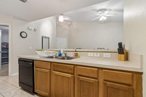 6075 Maggies Circle #113, Jacksonville FL - photo 24 of 39