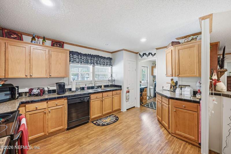 3 bedroom Manufactured Home at 115 Vermont Avenue, Crescent City, Crescent City — photo 3