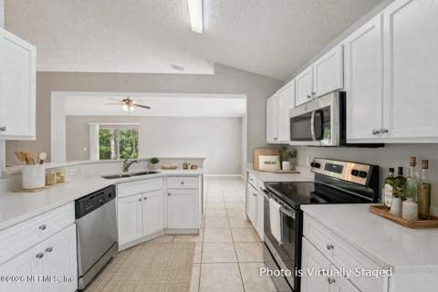 9135 Shindler Crossing Drive, Jacksonville FL - photo 13 of 33