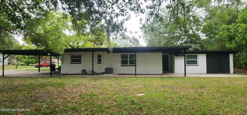8223 Brackridge Boulevard, Jacksonville FL - photo 7 of 29