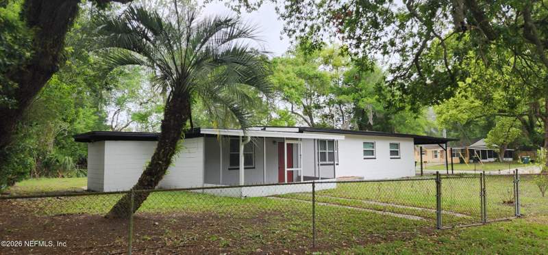 3 bedroom Single Family Residence at 8223 Brackridge Boulevard, Brackridge, Jacksonville — photo 2