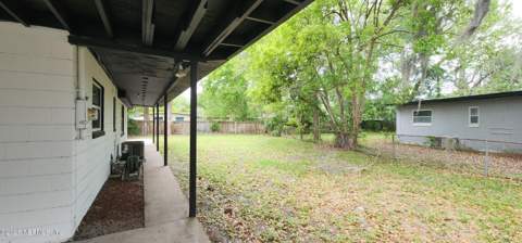 8223 Brackridge Boulevard, Jacksonville FL - photo 9 of 29