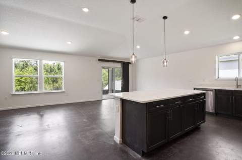 12320 Gillespie Avenue, Jacksonville FL - photo 6 of 40