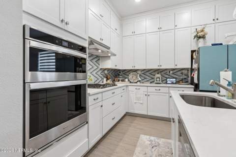 4551 Sun Garden Drive, Jacksonville FL - photo 19 of 66