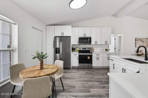 7530 Fawn Lake Drive, Jacksonville FL - photo 15 of 90
