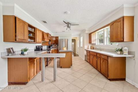 4252 Lexington Avenue, Jacksonville FL - photo 16 of 47