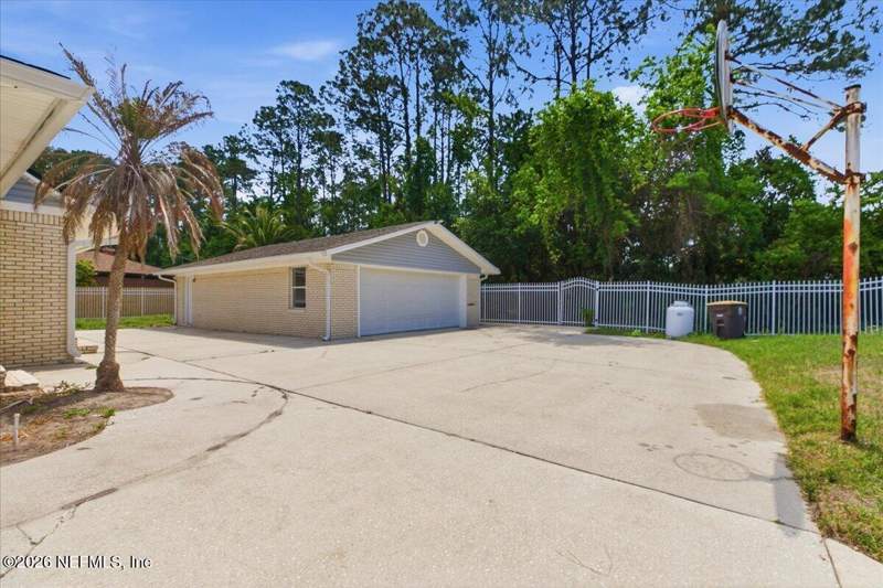4 bedroom Single Family Residence at 8180 Sarcee Trail, Indian Trails, Jacksonville — photo 3