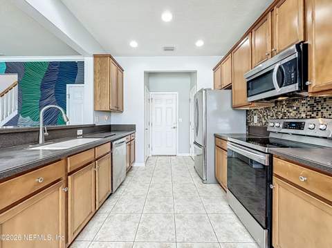4221 Clybourne Lane, Jacksonville FL - photo 12 of 54