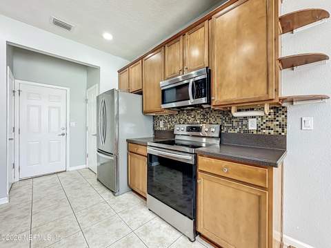 4221 Clybourne Lane, Jacksonville FL - photo 13 of 54