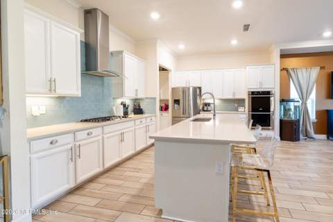 2865 Montilla Drive, Jacksonville FL - photo 7 of 40
