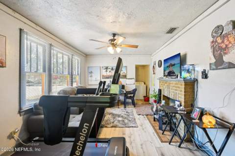 395 Duray Court, Jacksonville FL - photo 10 of 34