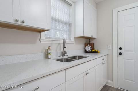 871 Melba Street, Jacksonville FL - photo 9 of 25