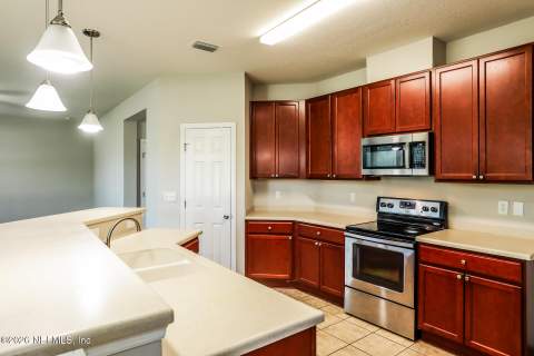 7533 Windance Court, Jacksonville FL - photo 7 of 22