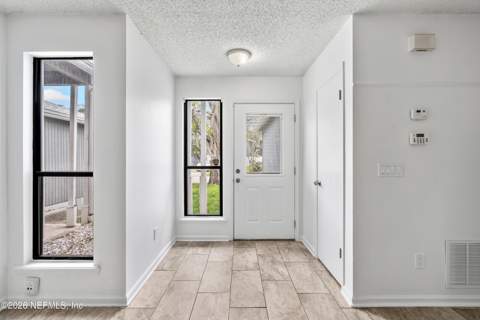 4023 Stillwood Drive, Jacksonville FL - photo 10 of 36