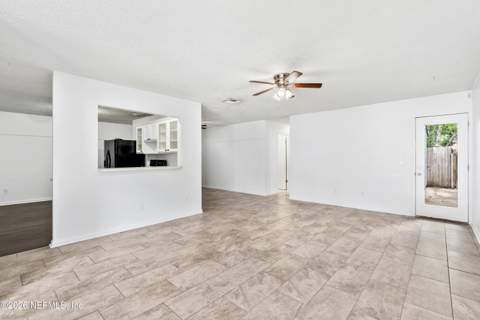 4023 Stillwood Drive, Jacksonville FL - photo 13 of 36