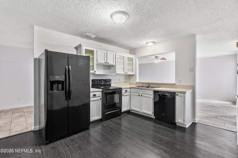 4023 Stillwood Drive, Jacksonville FL - photo 15 of 36
