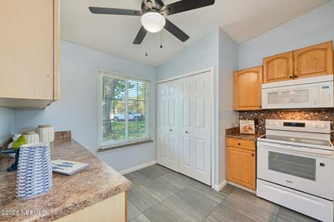 582 Aquatic Drive, Atlantic Beach FL - photo 7 of 28