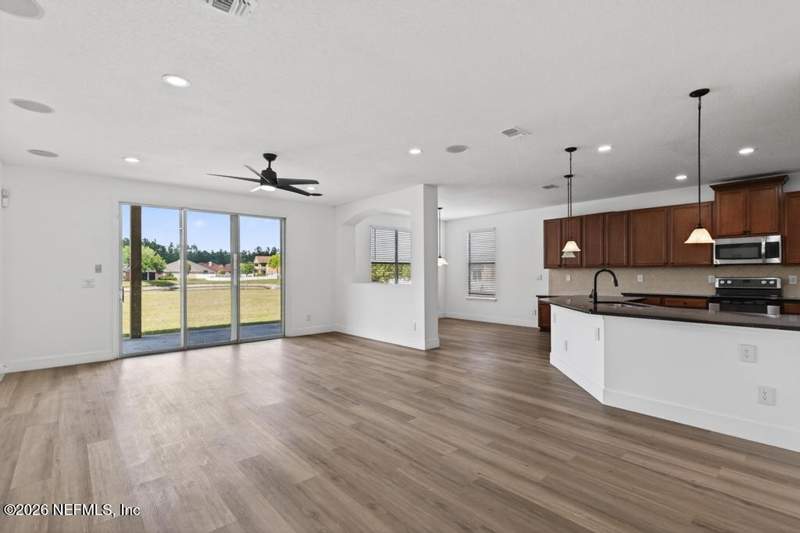 5 bedroom Single Family Residence at 10917 Dancing Rabbit Lane, Blue Lake Estates, Jacksonville — photo 5