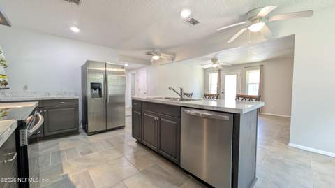 4065 Dellwood Avenue, Jacksonville FL - photo 6 of 30