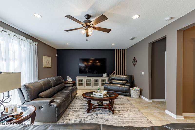 5 bedroom Single Family Residence at 1252 Luffness Drive, Panther Creek, Jacksonville — photo 5