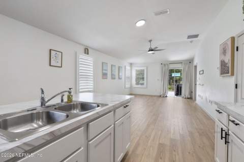 6068 Bucking Bronco Drive, Jacksonville FL - photo 8 of 34