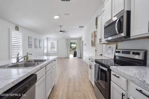 6068 Bucking Bronco Drive, Jacksonville FL - photo 7 of 34