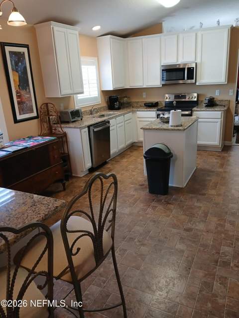 6389 Pinewood Hills Drive, Jacksonville FL - photo 15 of 21