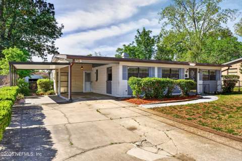 7638 Crest Drive, Jacksonville FL - photo 6 of 38