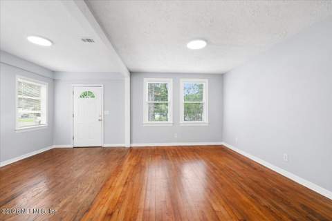4649 Delta Avenue, Jacksonville FL - photo 8 of 40
