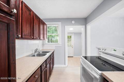 4649 Delta Avenue, Jacksonville FL - photo 14 of 40