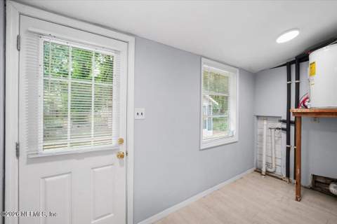 4649 Delta Avenue, Jacksonville FL - photo 15 of 40