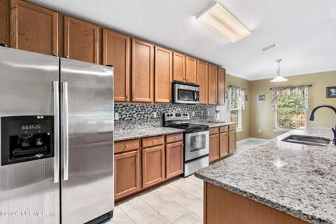 6933 Southern Oaks Drive, Jacksonville FL - photo 15 of 39