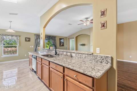 6933 Southern Oaks Drive, Jacksonville FL - photo 16 of 39